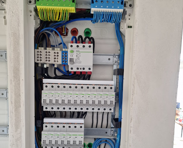 Moderna elektro omarica